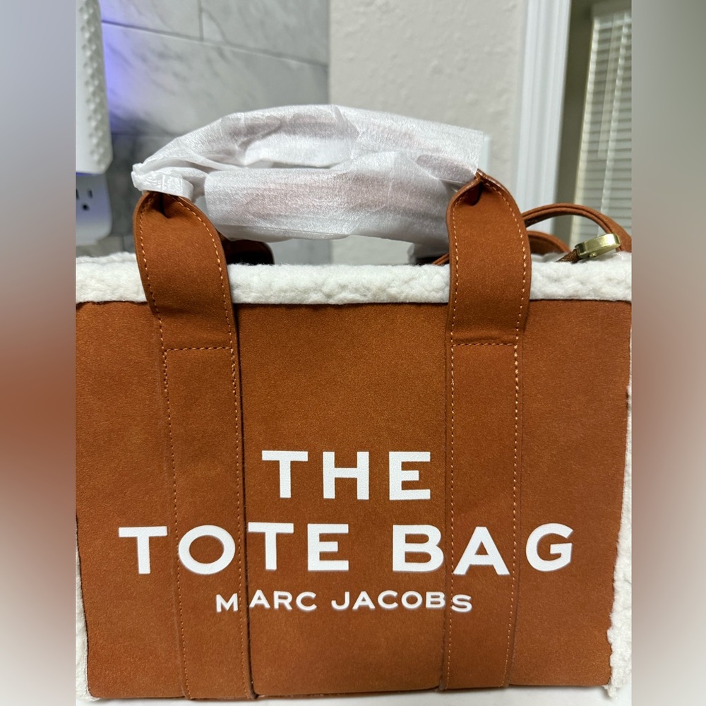 Marc Jacobs Tan Tote Bag with White Accents - Picture 7 of 7